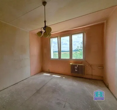 Ostale; potrebna renovacija, prirodna svjetlost, pogled