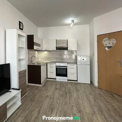 Kuhinja; kućanski aparati, pločice