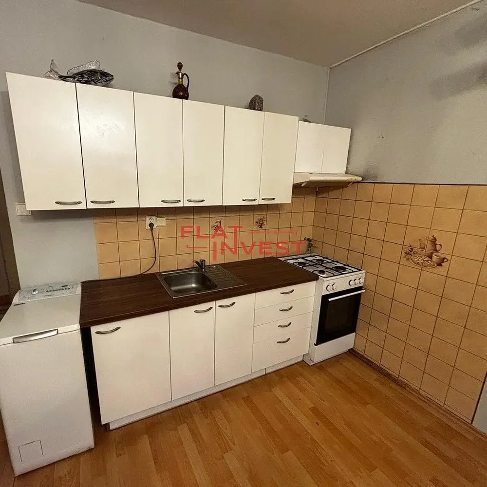 Kitchen; kitchen appliances, tile floor