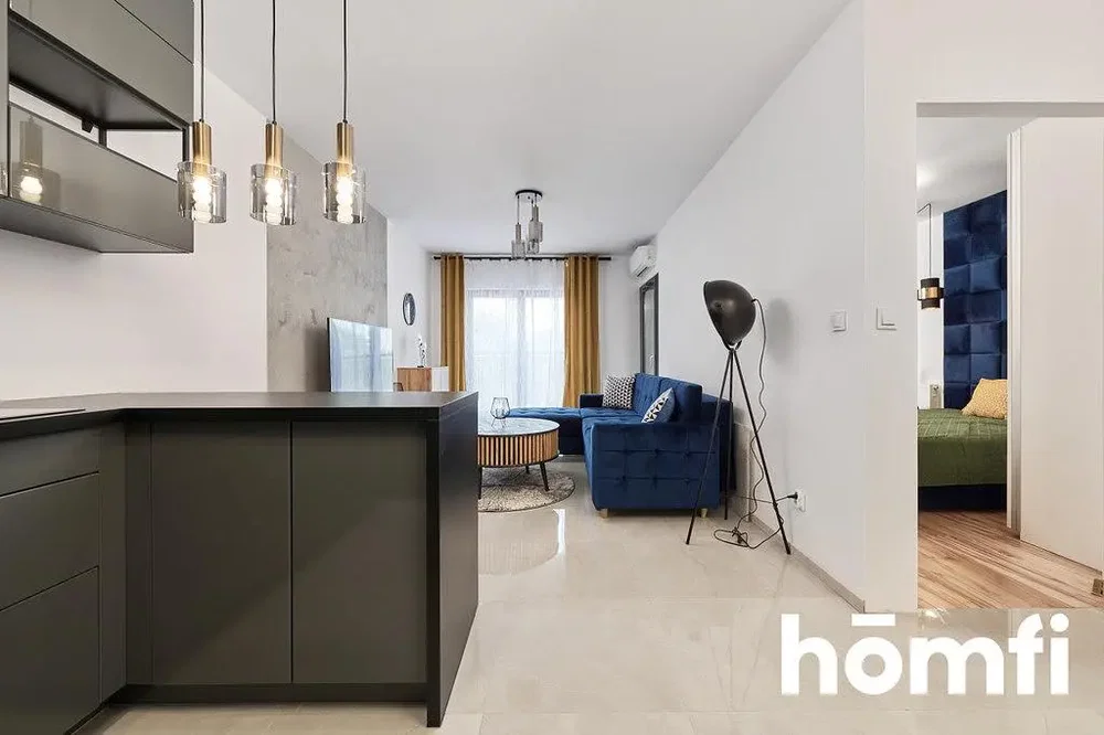 Dnevni boravak; kućanski aparati, prirodna svjetlost, moderan stil, pločice