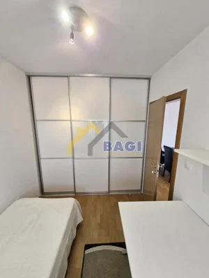 Schlafzimmer; holzboden, tageslicht