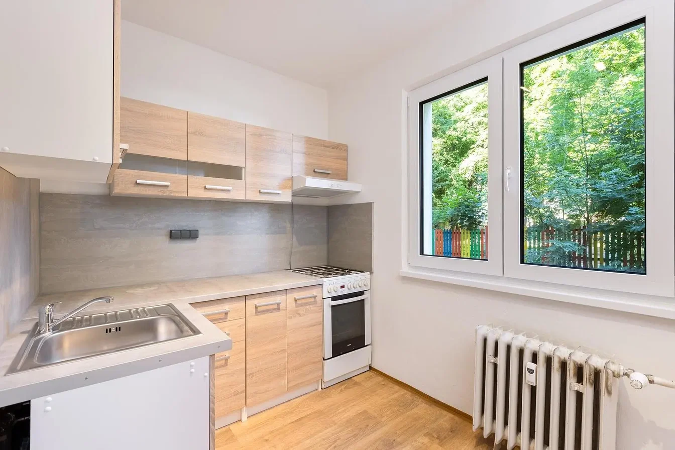 Kitchen; kitchen appliances, natural light, view