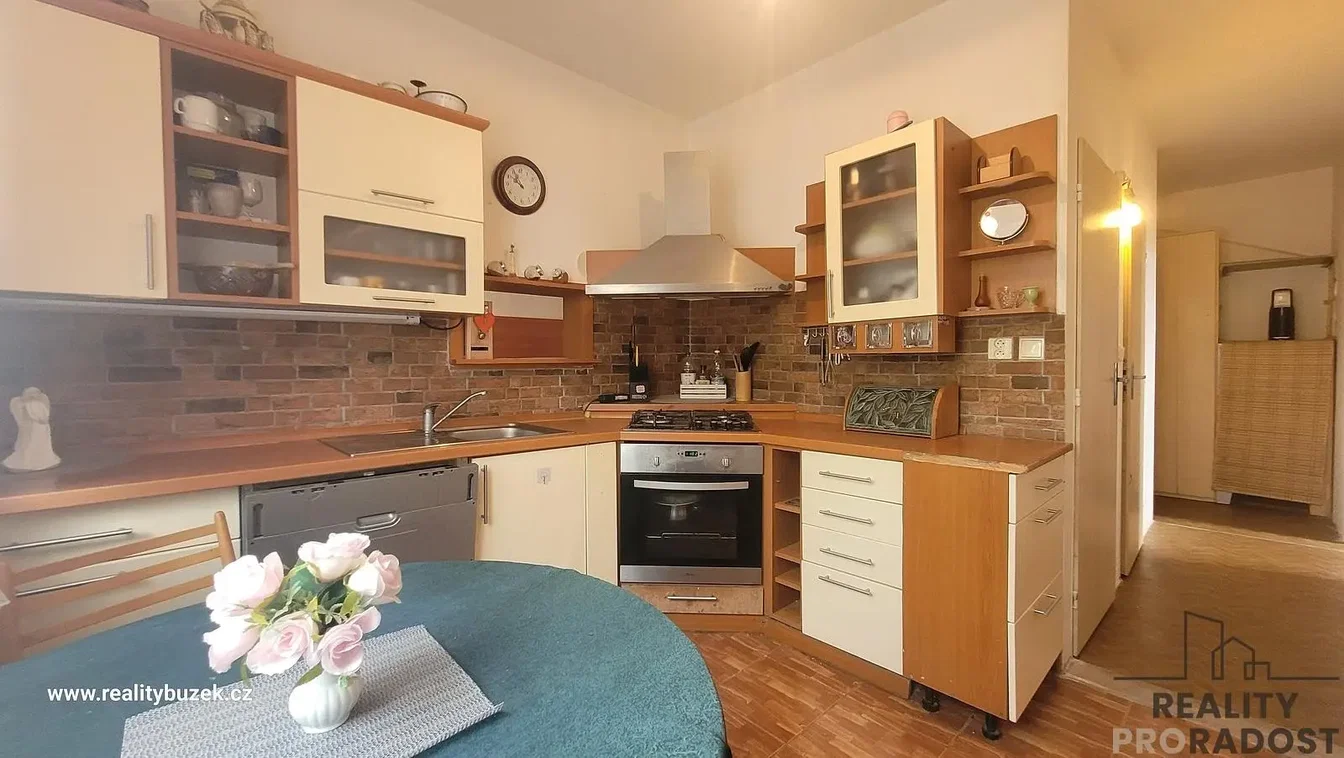 Kitchen; kitchen appliances, wood floor, natural light