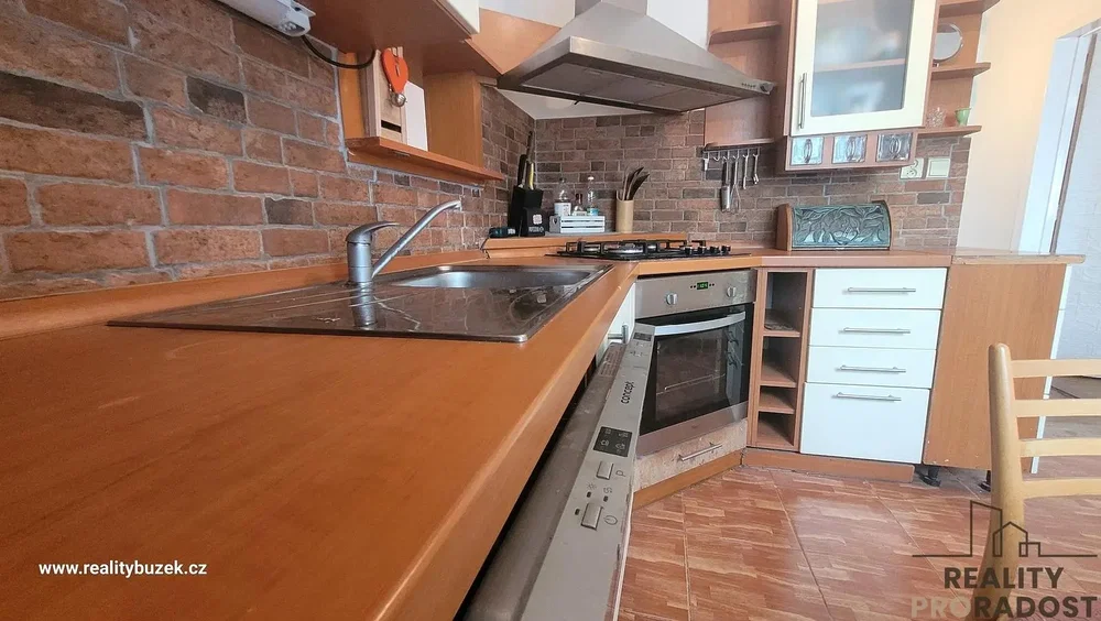 Kitchen; kitchen appliances, wood floor, tile floor