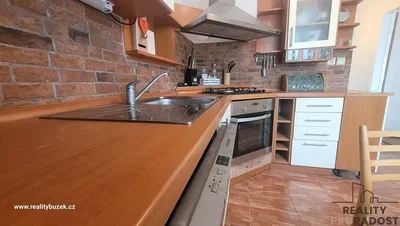 Kitchen; kitchen appliances, wood floor, tile floor