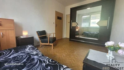 Bedroom; wood floor, natural light, modern style