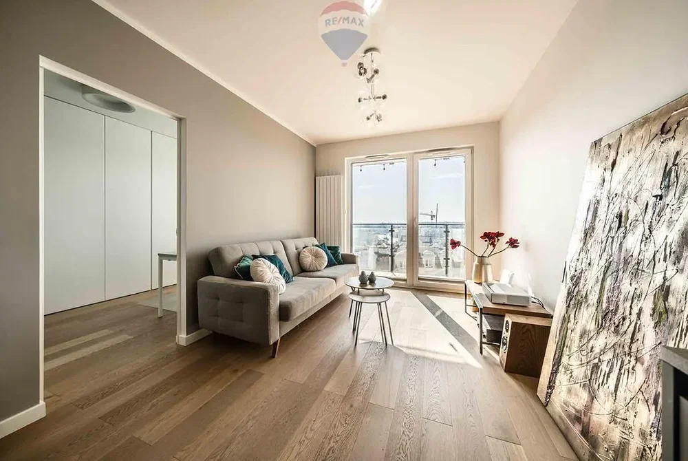Wohnzimmer; tageslicht, holzboden, moderner stil