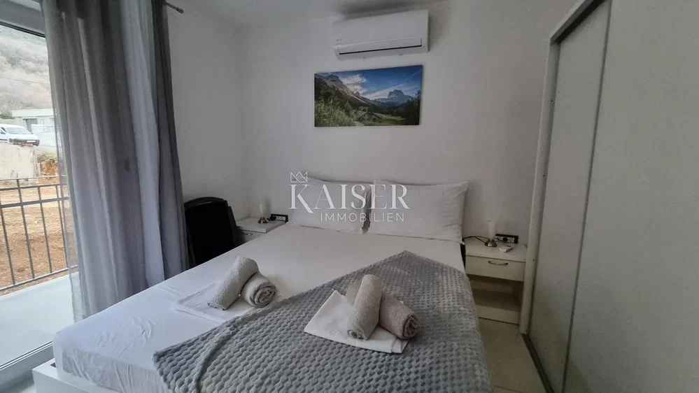 Bedroom; natural light, modern style