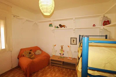 Chambre d'enfant; lumière naturelle, parquet