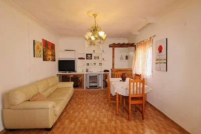 Salon; lumière naturelle, style rustique, carrelage