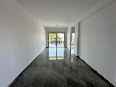 Salon; carrelage, lumière naturelle