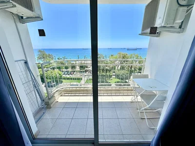 Balcon; carrelage, vue, lumière naturelle