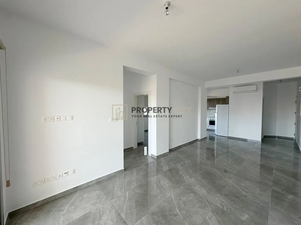 Salon; carrelage, lumière naturelle