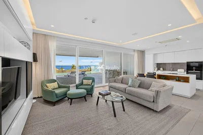 Salón; vista, luz natural, estilo moderno, suelo de baldosas