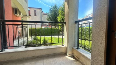 Balcon; vue, lumière naturelle, carrelage