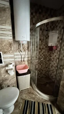 Toilettes; carrelage, nécessite rénovation