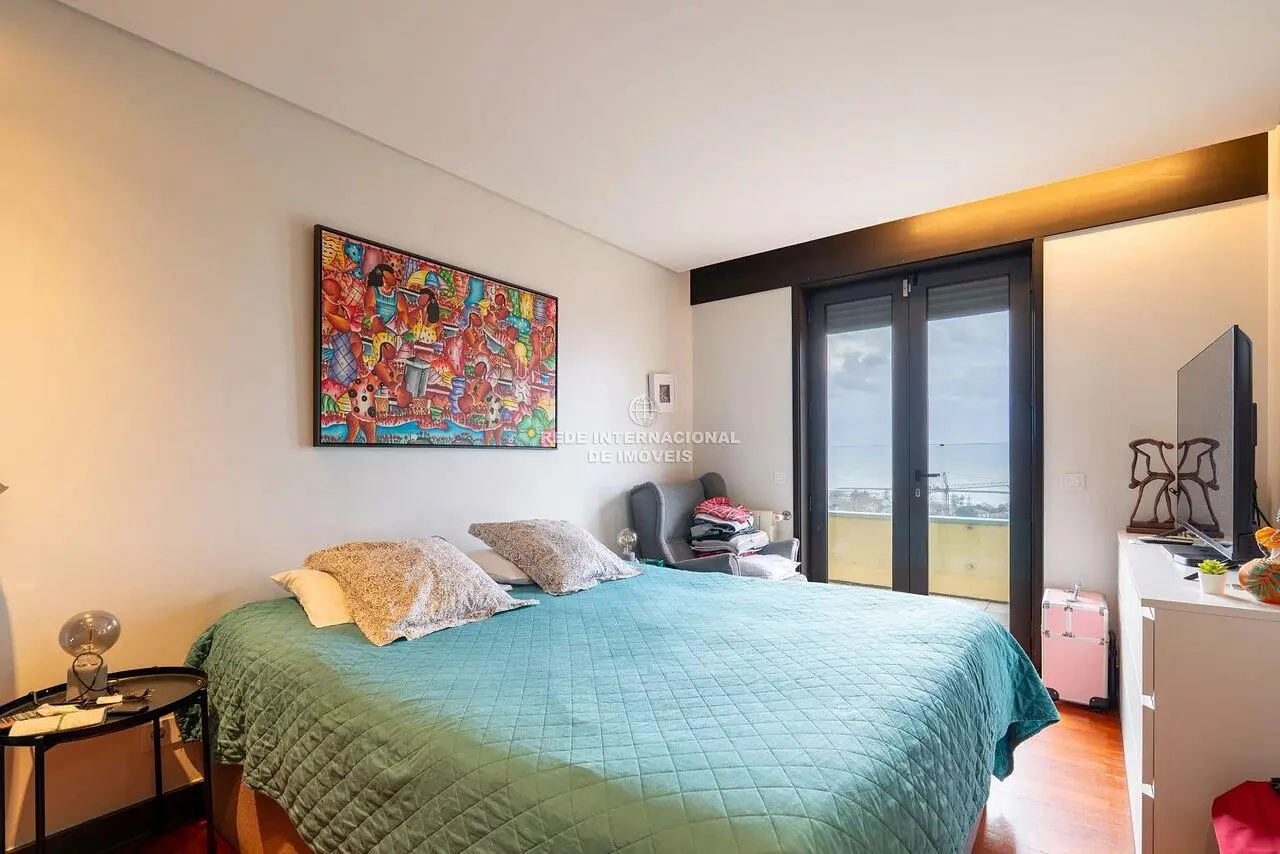 Bedroom; natural light, modern style