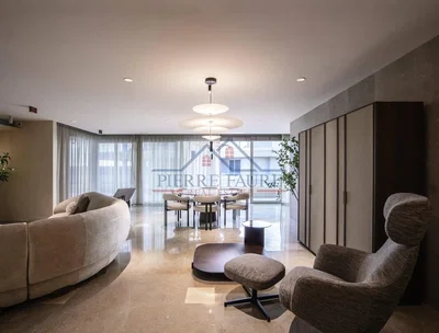 Living room; natural light, modern style, wood floor
