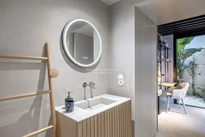 Badkamer; gerenoveerd, natuurlijk licht, moderne stijl