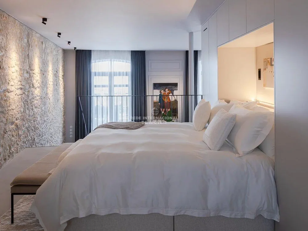 Bedroom; natural light, modern style