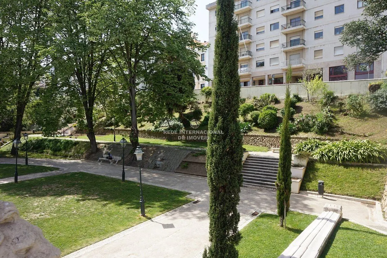 Maison et environs; vue, lumière naturelle