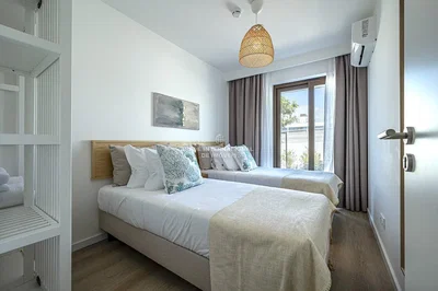 Schlafzimmer; tageslicht, holzboden