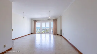 Wohnzimmer; fliesenboden, tageslicht, blick