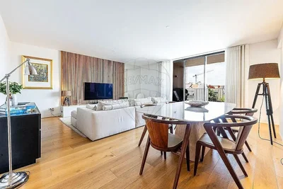 Wohnzimmer; holzboden, tageslicht, moderner stil