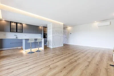 Küche; küchengeräte, holzboden, tageslicht, renoviert