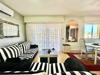 Wohnzimmer; tageslicht, fliesenboden