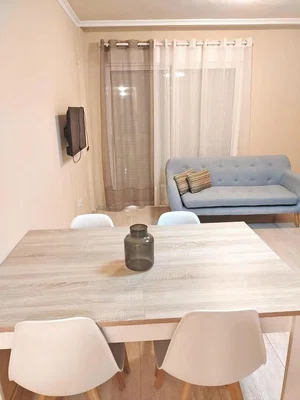 Salon; parquet, lumière naturelle, style moderne