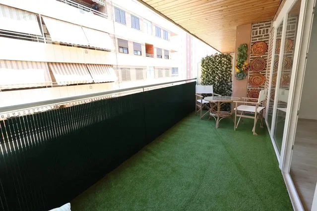 Balkon; tageslicht, holzboden