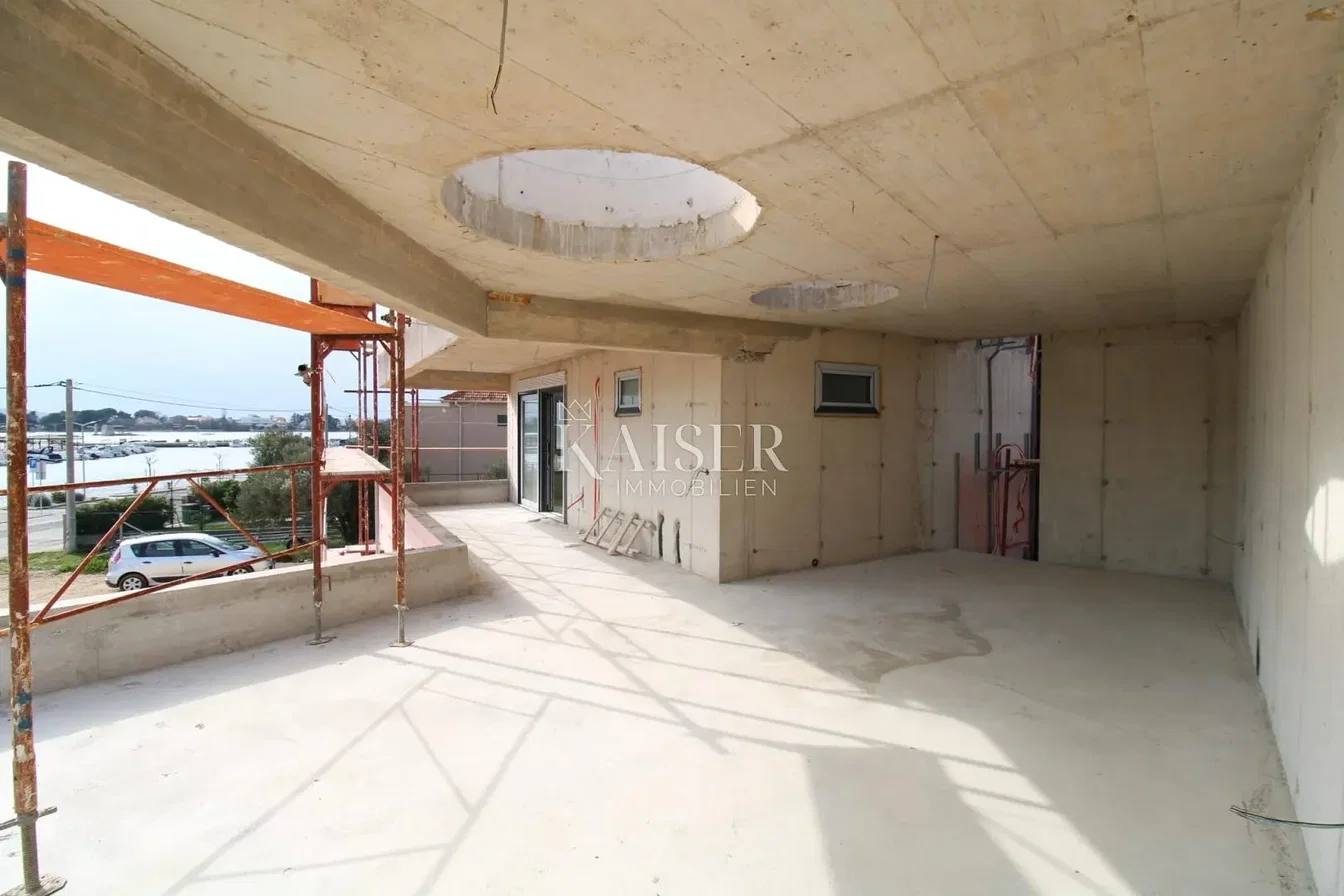 Other; needs renovation, natural light