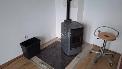 Ostalo; kamin, lesena tla