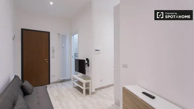 Obývačka; dlažba, prirodzené svetlo