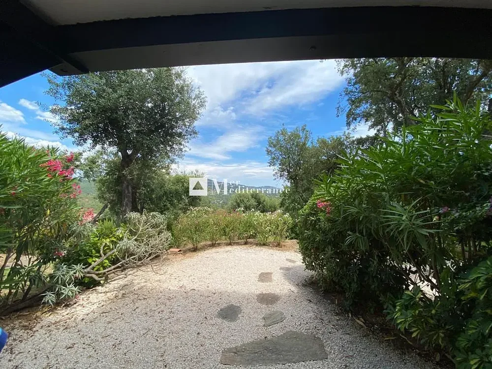Casa e arredores; luz natural, vista