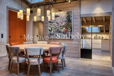Wohnzimmer; holzboden, moderner stil, tageslicht, holzbalken