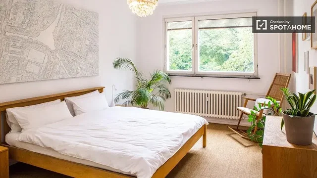 Bedroom; natural light, modern style