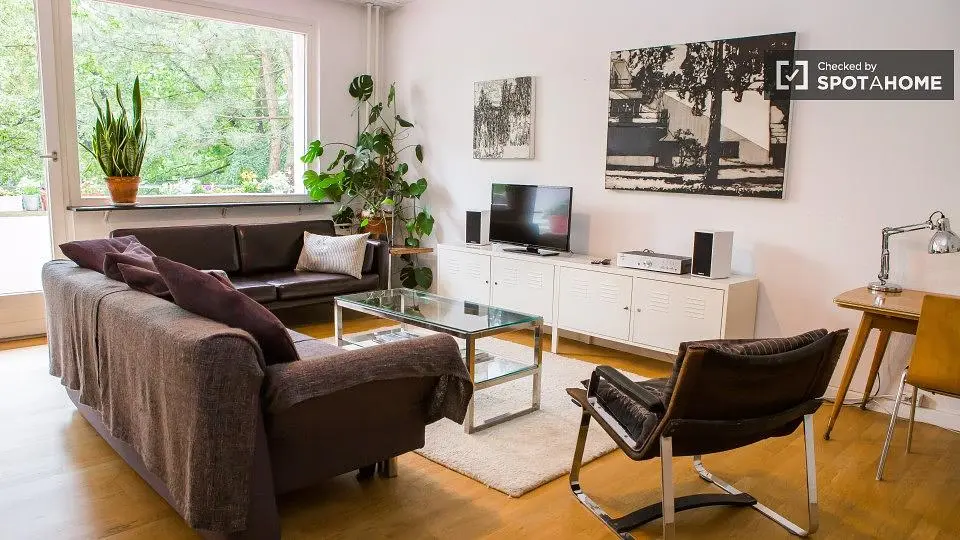Living room; wood floor, natural light, modern style