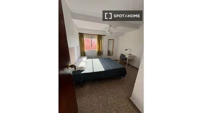 Chambre; lumière naturelle, carrelage