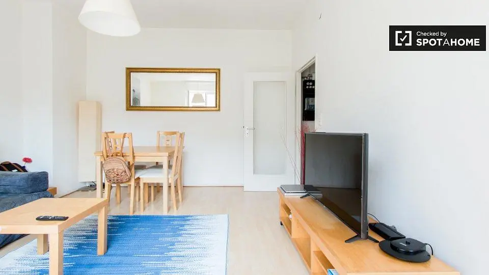 Salon; lumière naturelle, parquet, style moderne