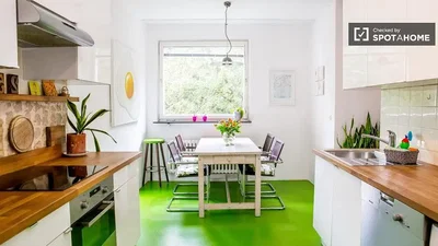 Kitchen; kitchen appliances, natural light, modern style