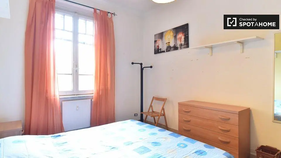 Ložnice; přirozené světlo, dřevěná podlaha
