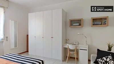 Ložnice; přirozené světlo, dřevěná podlaha