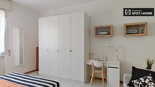 Ložnice; přirozené světlo, dřevěná podlaha