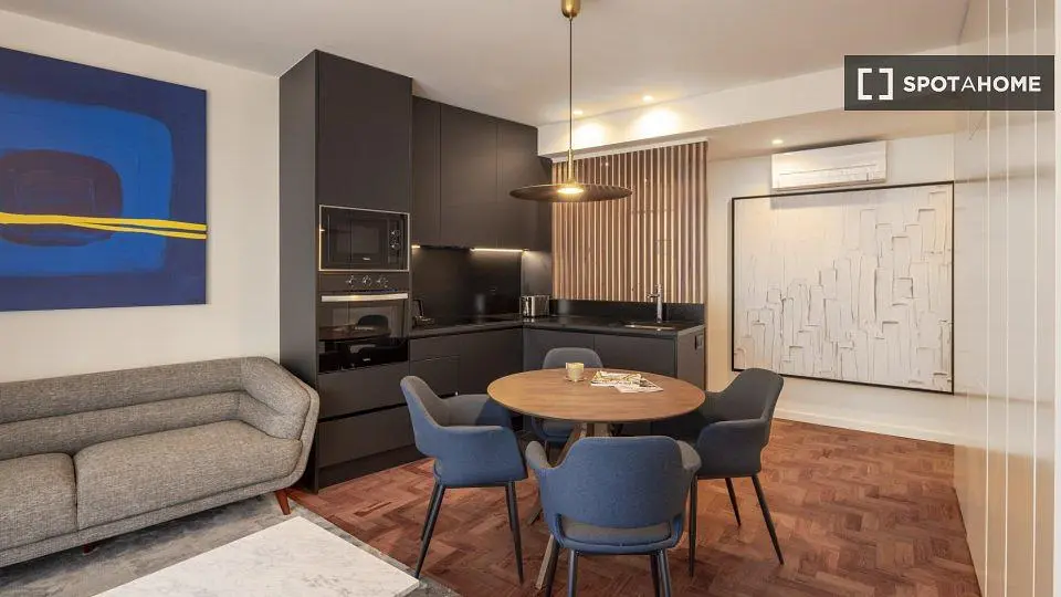 Wohnzimmer; küchengeräte, tageslicht, moderner stil, holzboden