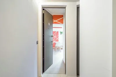 Other; tile floor, natural light