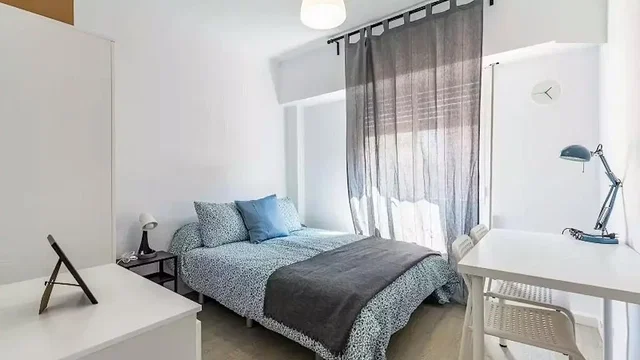 Bedroom; natural light, modern style