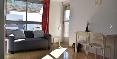 Oturma odası; doğal ışık, fayans zemin