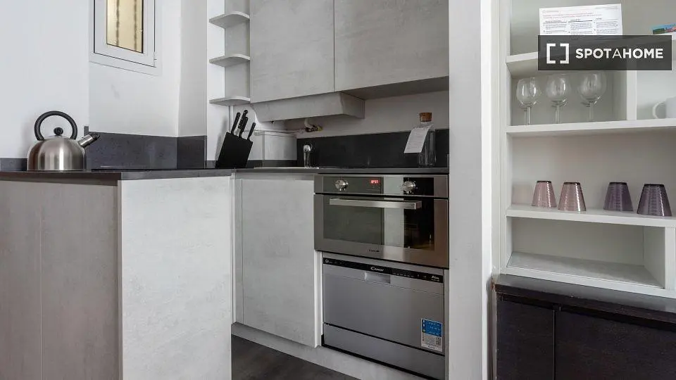 Keuken; keukenapparatuur, natuurlijk licht